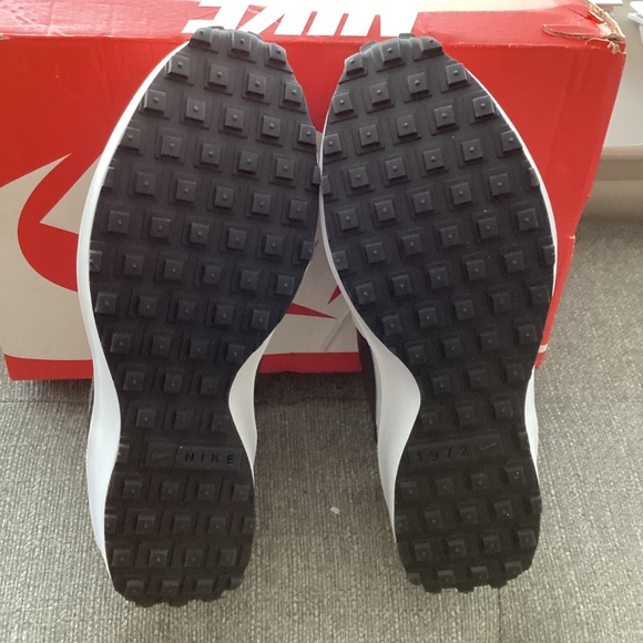 Nike Waffle Debut Sneaker (Women) 9.5M - Picture 8 of 12